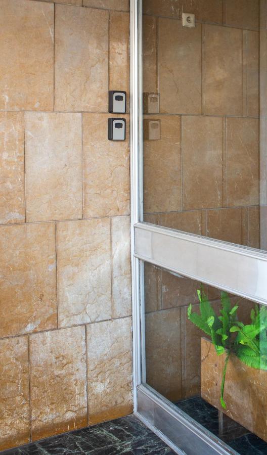 Ferienwohnung Διαμέρισμα Στο Κέντρο Δίπλα Στα Νοσοκομεία Και Τα Αξιοθέατα Athen Exterior foto